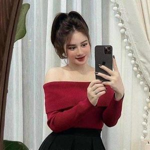 Burgundy Off shoulder sweater ♥️ Size S